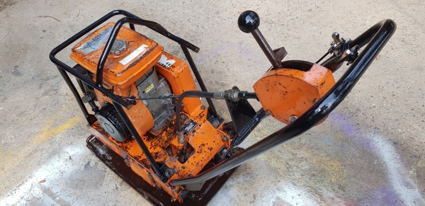 เครื่องตบดิน เดินหน้าถอยหลังได้ พร้อมใช้