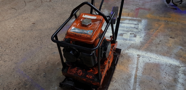 เครื่องตบดิน เดินหน้าถอยหลังได้ พร้อมใช้ เครื่องตบดิน เดินหน้าถอยหลังได้ พร้อมใช้