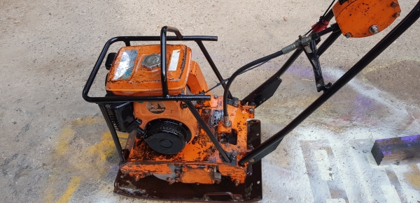 เครื่องตบดิน เดินหน้าถอยหลังได้ พร้อมใช้ เครื่องตบดิน เดินหน้าถอยหลังได้ พร้อมใช้