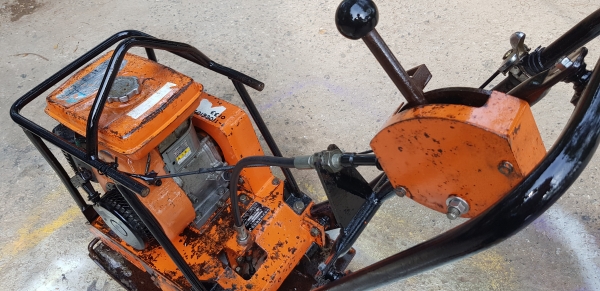 เครื่องตบดิน เดินหน้าถอยหลังได้ พร้อมใช้ เครื่องตบดิน เดินหน้าถอยหลังได้ พร้อมใช้