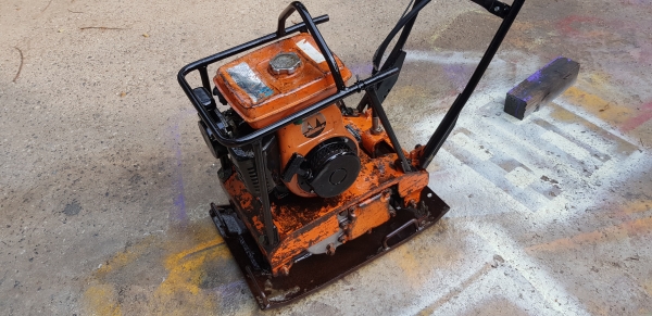 เครื่องตบดิน เดินหน้าถอยหลังได้ พร้อมใช้ เครื่องตบดิน เดินหน้าถอยหลังได้ พร้อมใช้