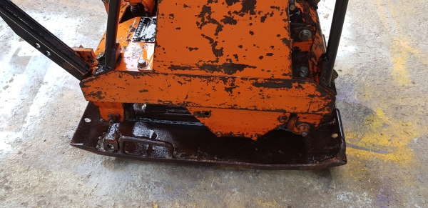 เครื่องตบดิน เดินหน้าถอยหลังได้ พร้อมใช้ เครื่องตบดิน เดินหน้าถอยหลังได้ พร้อมใช้