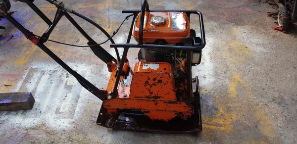 เครื่องตบดิน เดินหน้าถอยหลังได้ พร้อมใช้ เครื่องตบดิน เดินหน้าถอยหลังได้ พร้อมใช้