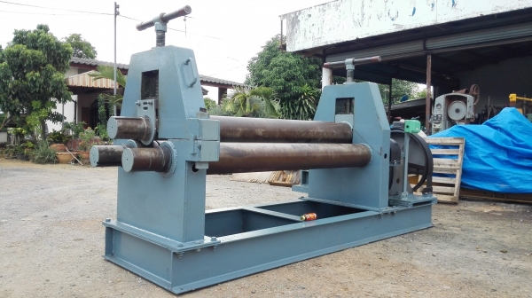 #เครื่องม้วนเหล็กแผ่นประกอบใหม่ 100\% ขนาด 5 ฟุต 150 cm เพลาตัน ม้วนหนา 6-16 mm หัวเพลาใส่โมลดัดแป้ปได้ พร้อมใช้