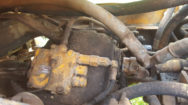 ขาย รถตัก KOMATSU JH63 เอวอ่อน เครื่องดี ปั้มดี ต่อแขนเรียบร้อยแล้ว ขาย รถตัก KOMATSU JH63 เอวอ่อน เครื่องดี ปั้มดี ต่อแขนเรียบร้อยแล้ว