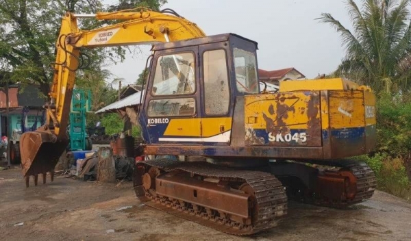 ขายด่วนรถแบคโฮโกเบโก้โฮKOBELCO-SK045MARK2มาร์ทูเทียบเท่า120รถนอกเพิ่งนำเข้ามายังไม่เคยใช้งานในเมืองไทยเลยคอลโทลน้ำมันปั้มนิ้วบูมอาร์มสวยช่วงล่างเต็มเอวเเน่นเครื่องอีซูซู4BD1ดีปั้มดีไฟฟ้าครบซีเรียสสูงเร็วเเรงไม่โหลด