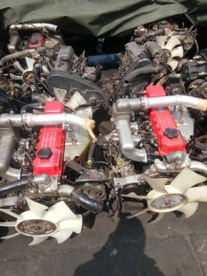 เครื่องยนต์ นิสสัน ฝาแดงBD25. สวยๆมีเอกสาร