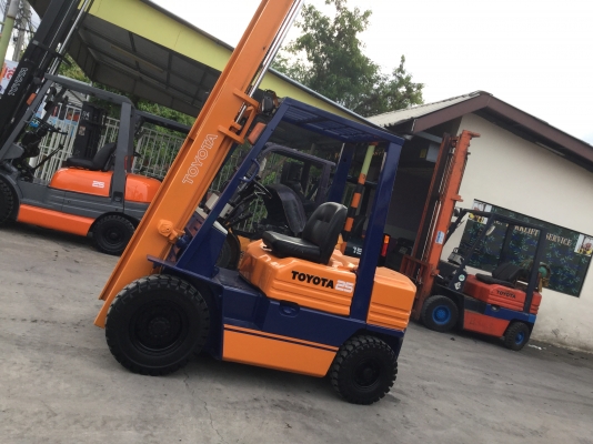 ขาย โฟรคลิฟท์  โตโยต้า รุ่น 5 ดีเซล