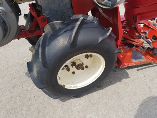 รถเกี่ยวข้าว มัดคอรวงแบบเดินตาม ยี่ห้อ YANMAR รุ่น YB301 รถเกี่ยวข้าว มัดคอรวงแบบเดินตาม ยี่ห้อ YANMAR รุ่น YB301