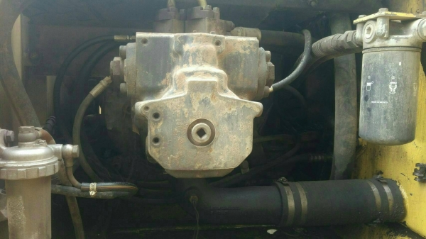 ขายรถแบคโฮ KOMATSU PC200-7 ราคา 900000