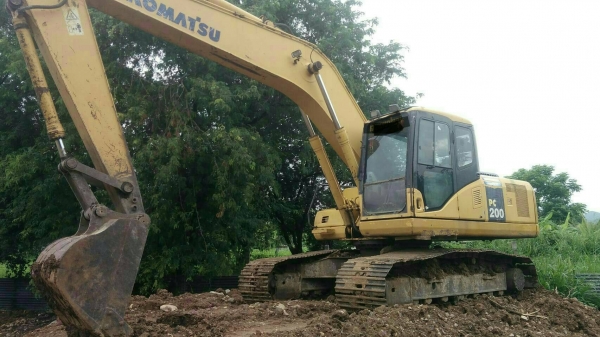 ขายรถแบคโฮ KOMATSU PC200-7 ราคา 900000