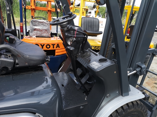 รถยกนิสสัน 3 ตัน เกียร์ธรรมดา เสาสูง 4 เมตร เครื่องดีเซล งาเทได้