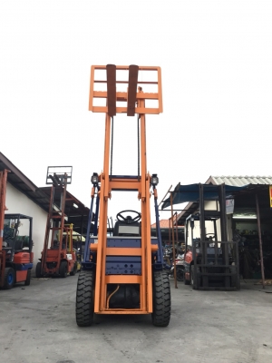 ขาย โฟรคลิฟท์ โตโยต้า รุ่น 5 ดีเซล เสา ทูฟรีเข้าตู้