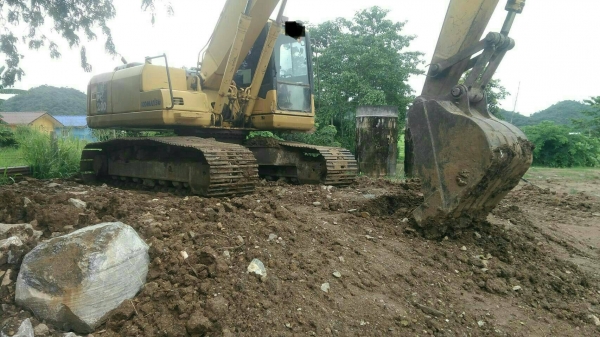 ขายรถแบคโฮ KOMATSU PC200-7 ราคา 900000 ขายรถแบคโฮ KOMATSU PC200-7 ราคา 900000