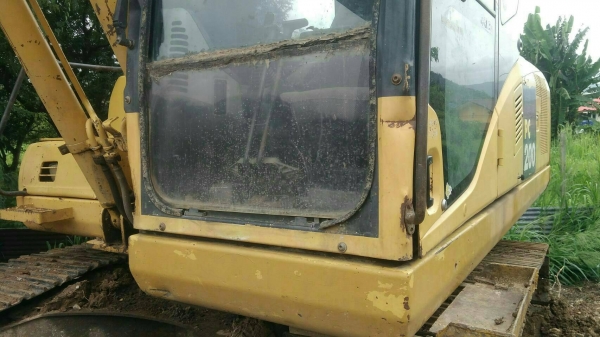 ขายรถแบคโฮ KOMATSU PC200-7 ราคา 900000 ขายรถแบคโฮ KOMATSU PC200-7 ราคา 900000