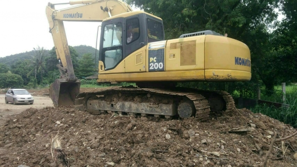 ขายรถแบคโฮ KOMATSU PC200-7 ราคา 900000 ขายรถแบคโฮ KOMATSU PC200-7 ราคา 900000