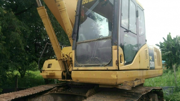 ขายรถแบคโฮ KOMATSU PC200-7 ราคา 900000 ขายรถแบคโฮ KOMATSU PC200-7 ราคา 900000