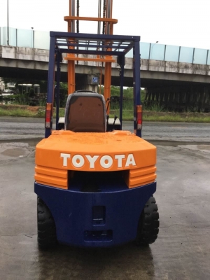 ขาย โฟรคลิฟท์ โตโยต้า รุ่น 5 ดีเซล 3 ตัน เสา 3 เมตร
