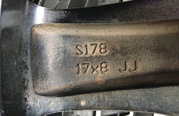 ล้อแม็ก SSW Racing  6รู139 ขอบ 17 สีดำขอบเงา พร้อมยาง Maxxis 265-65-17 ปี 15