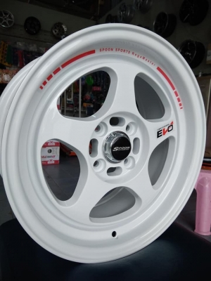 แม็กใหม่สปูน ขอบ 15 ราคา 7500 พร้อมยางไทย 11700 บาท