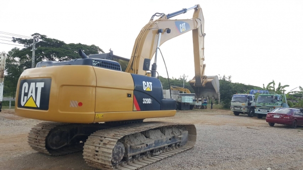 ขายรถแบคโฮ CAT 320 D2 ไมล์ 4200 ชม.ราคา 4280000 ขายรถแบคโฮ CAT 320 D2 ไมล์ 4200 ชม.ราคา 4280000