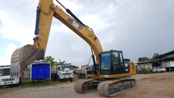 ขายรถแบคโฮ CAT 320 D2 ไมล์ 4200 ชม.ราคา 4280000