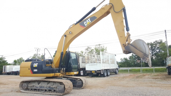 ขายรถแบคโฮ CAT 320 D2 ไมล์ 4200 ชม.ราคา 4280000 ขายรถแบคโฮ CAT 320 D2 ไมล์ 4200 ชม.ราคา 4280000