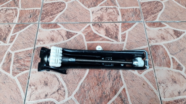 แม่แรง BENZ W203 แท้ แม่แรง BENZ W203 แท้