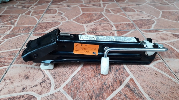 แม่แรง BENZ W203 แท้ แม่แรง BENZ W203 แท้