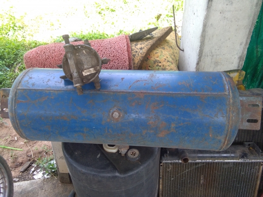 ถังลมระบบลูกพ่วง  พร้อมดีเลย์ลมถัง    2ชิ้นในราคา4000.  ของสภาพดีใช้น้อย