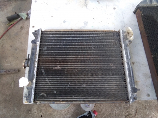 หม้อนำ้รถแมคโคเล็ก. สภาพสวย ของเก่าญีปุ่นติดรถ. หม้อนำ้รถแมคโคเล็ก. สภาพสวย ของเก่าญีปุ่นติดรถ.