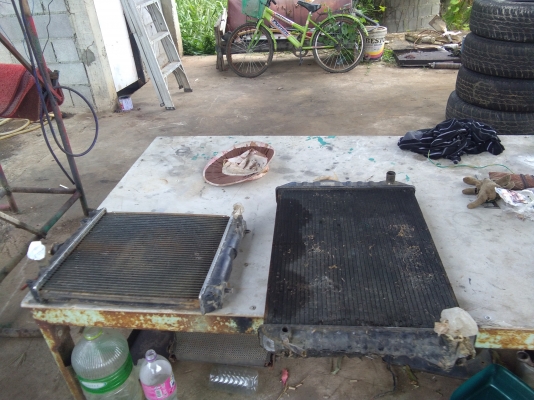 หม้อนำ้รถแมคโคเล็ก. สภาพสวย ของเก่าญีปุ่นติดรถ. หม้อนำ้รถแมคโคเล็ก. สภาพสวย ของเก่าญีปุ่นติดรถ.