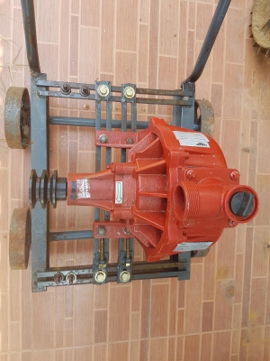 ขายปั้มน้ำพร้อมรถเข็นสภาพยังใหม่ ซื้อมายังไม่ได้ใช้ ราคา 7,500 บ. สนใจติดต่อ 08 4056 0785 ขายได้ขาย ลดได้ลด ของใหม่ราคา 11,300 บ. ไม่รวมรถน้ำเข้า 2 นิ้ว ออก 2 นิ้ว