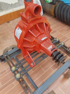 ขายปั้มน้ำพร้อมรถเข็นสภาพยังใหม่ ซื้อมายังไม่ได้ใช้ ราคา 7,500 บ. สนใจติดต่อ 08 4056 0785 ขายได้ขาย ลดได้ลด ของใหม่ราคา 11,300 บ. ไม่รวมรถน้ำเข้า 2 นิ้ว ออก 2 นิ้ว