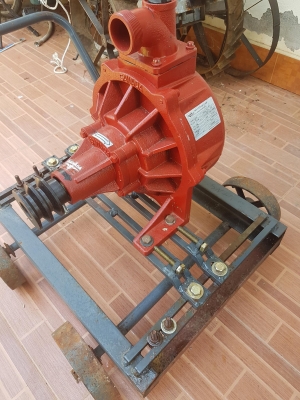 ขายปั้มน้ำพร้อมรถเข็นสภาพยังใหม่ ซื้อมายังไม่ได้ใช้ ราคา 7,500 บ. สนใจติดต่อ 08 4056 0785 ขายได้ขาย ลดได้ลด ของใหม่ราคา 11,300 บ. ไม่รวมรถน้ำเข้า 2 นิ้ว ออก 2 นิ้ว