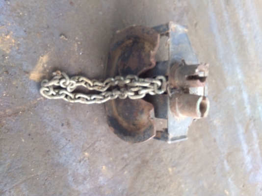 ที่แขวนยางอะไหล่รถสิบล้อ. สภาพใช้แค่2/3เอง. ที่แขวนยางอะไหล่รถสิบล้อ. สภาพใช้แค่2/3เอง.