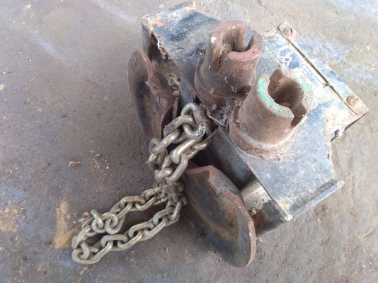 ที่แขวนยางอะไหล่รถสิบล้อ. สภาพใช้แค่2/3เอง.