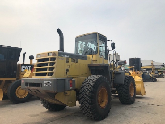 รถตักล้อยาง Komatsu WA300-3 รถเก่านอกสภาพดี นำเข้าจากญี่ปุ่น มีให้เลือกหลายคัน พร้อมใช้งาน  -เครื่องยนตร์ Komatsu 6 สูบ  สนใจติตด่อได้ที่ 065 639-3623
