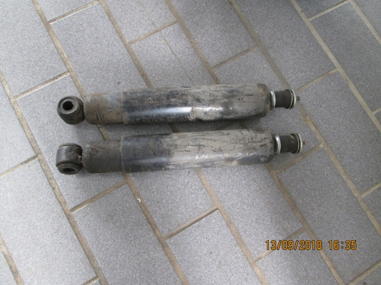 ขออนุญาต  ชายโฃ้คอัพ  รถบรรทุก  ใส่ 4 ล้อกลางแข็งครับ