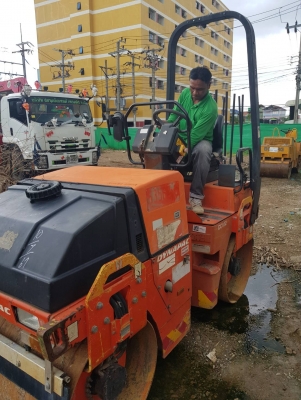 รถบดหน้าเหล็ก