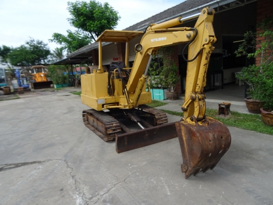 รถขุด Mitsubishi MS030 รถขุด Mitsubishi MS030
