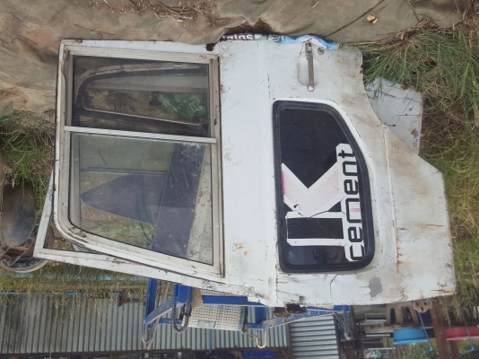 ขายกระจังกับประตู4000โทร0643130366