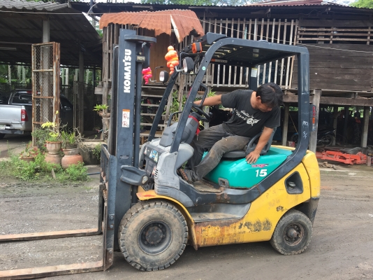 รถโหดริฟมือสอง ขายรถโฟกริฟ โคมัตสุตันห้า ราคา165000บาท สนใจ โทร 081-365-5997 อำพร พาเจริญ ส่งฟรี300ก ม แรกครับ(มีค้าแนะนำ3000ถ้ามาจากเฟสใครแจ้งทางร้านด้ายนะครับ) ต. วังบัว อ. คลองขลุงจ.กำแพงเพชร ดูสินค้าเพิ่มเติมได้ที่  (http://buasorn.truck2hand.com)