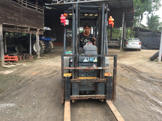 รถโหดริฟมือสอง ขายรถโฟกริฟ โคมัตสุตันห้า ราคา165000บาท สนใจ โทร 081-365-5997 อำพร พาเจริญ ส่งฟรี300ก ม แรกครับ(มีค้าแนะนำ3000ถ้ามาจากเฟสใครแจ้งทางร้านด้ายนะครับ) ต. วังบัว อ. คลองขลุงจ.กำแพงเพชร ดูสินค้าเพิ่มเติมได้ที่  (http://buasorn.truck2hand.com)