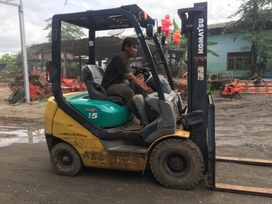 รถโหดริฟมือสอง ขายรถโฟกริฟ โคมัตสุตันห้า ราคา165000บาท สนใจ โทร 081-365-5997 อำพร พาเจริญ ส่งฟรี300ก ม แรกครับ(มีค้าแนะนำ3000ถ้ามาจากเฟสใครแจ้งทางร้านด้ายนะครับ) ต. วังบัว อ. คลองขลุงจ.กำแพงเพชร ดูสินค้าเพิ่มเติมได้ที่  (http://buasorn.truck2hand.com)