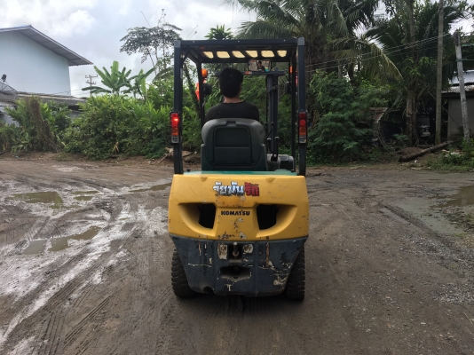 รถโหดริฟมือสอง ขายรถโฟกริฟ โคมัตสุตันห้า ราคา165000บาท สนใจ โทร 081-365-5997 อำพร พาเจริญ ส่งฟรี300ก ม แรกครับ(มีค้าแนะนำ3000ถ้ามาจากเฟสใครแจ้งทางร้านด้ายนะครับ) ต. วังบัว อ. คลองขลุงจ.กำแพงเพชร ดูสินค้าเพิ่มเติมได้ที่  (http://buasorn.truck2hand.com)