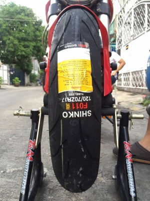 จัดโปรสุดคุ้ม!!! Shinko คู่ล่ะ 5,500 บาท  ราคาพร้อมใส่ พร้อมถ่วงล้อ พร้อมส่งฟรีทั่วไทย