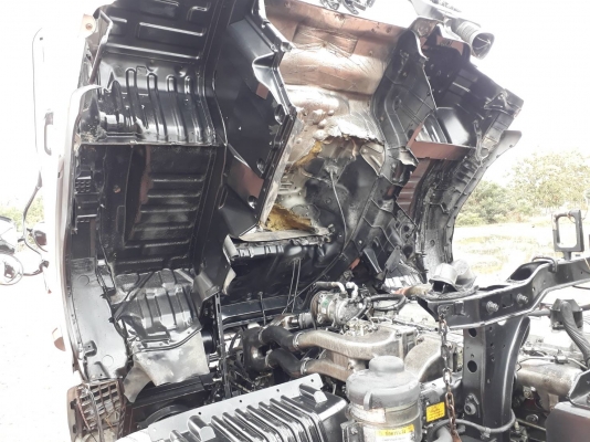 HINO MECA ปี 47 เครื่อง 320 แรง แอร์เย็น พาวเวอร์ รถสวยพร้อมใช้งาน ขาย 900,000บาท ศุภากร 081-4252943 ,089-5367218