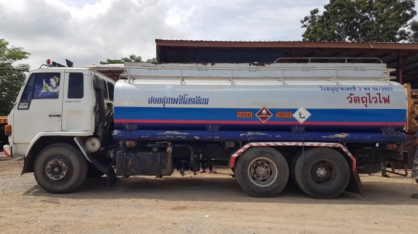 ขาย แทงค์น้ำมัน 15000 ลิตร สภาพพร้อมใช้งาน สนใจติดต่อเรา ดำสุโขทัย  โทร 089-7087998,081-7855503 หรือเยี่ยมชมเว็ปไซได้ที่ www.dum-sukhothai.com เรายินดีมห้บริการค้ะ