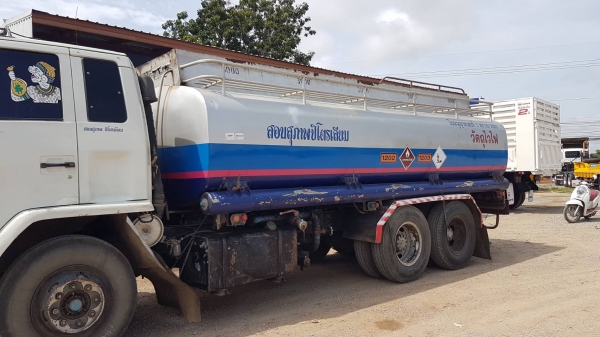 ขาย แทงค์น้ำมัน 15000 ลิตร สภาพพร้อมใช้งาน สนใจติดต่อเรา ดำสุโขทัย  โทร 089-7087998,081-7855503 หรือเยี่ยมชมเว็ปไซได้ที่ www.dum-sukhothai.com เรายินดีมห้บริการค้ะ